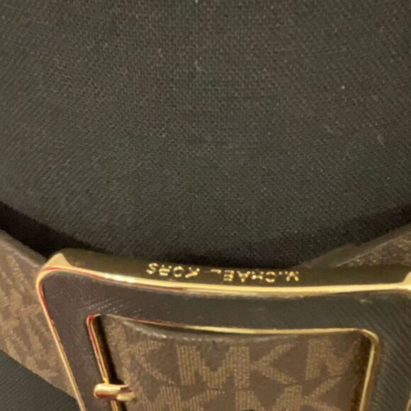 Michael Kors Women’s Wide Belt with Gold Toned Harware - Picture 5 of 10